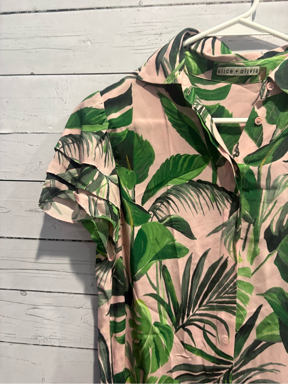 Alice + Olivia Jem Palm Print Flutter Shirtdress - Picture 7 of 11